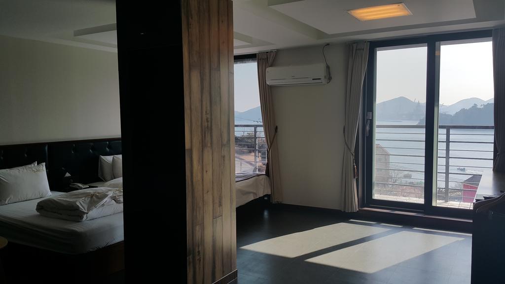 Radiance Tourist Hotel Geoje Exterior foto