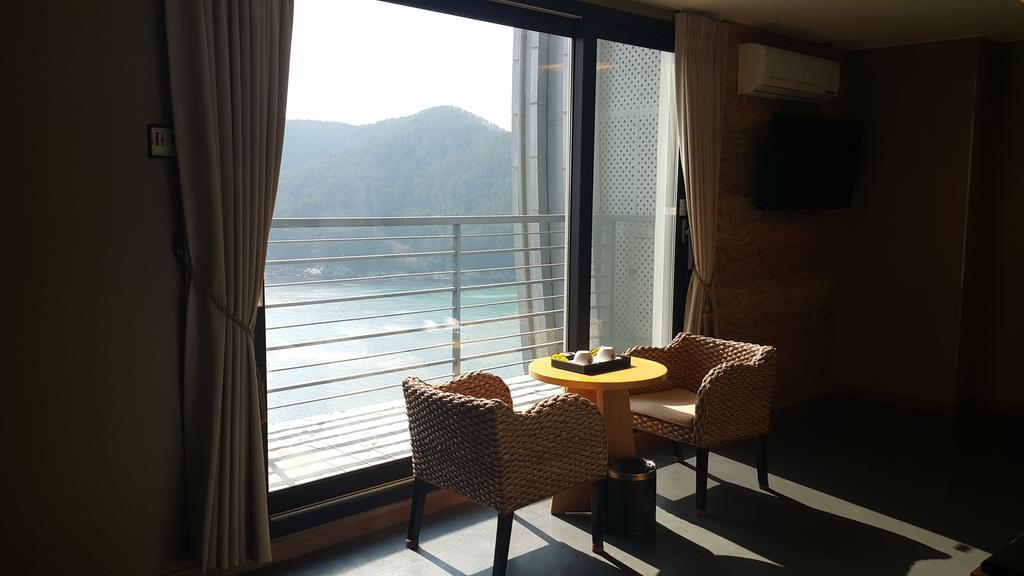 Radiance Tourist Hotel Geoje Exterior foto