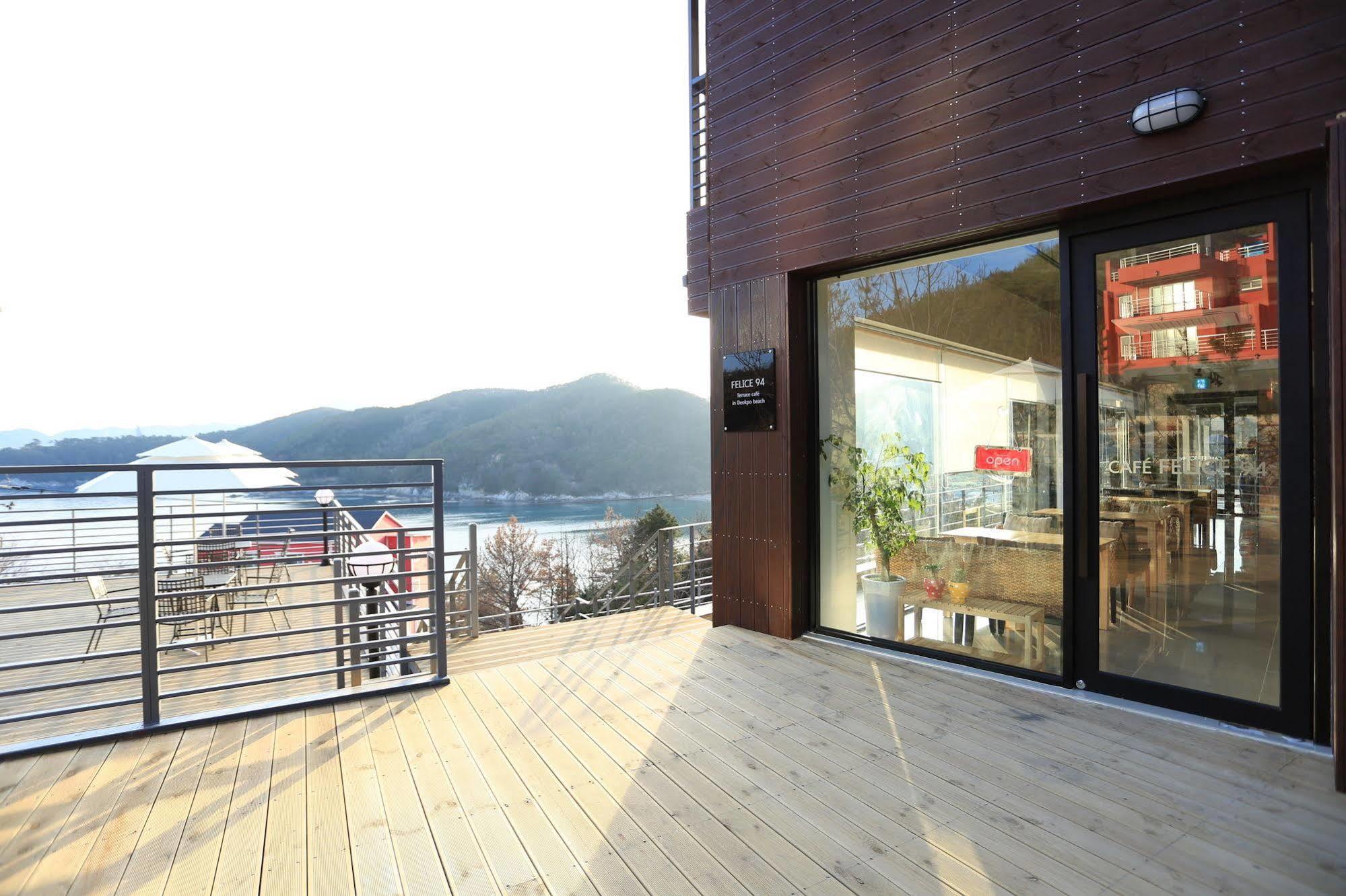 Radiance Tourist Hotel Geoje Exterior foto