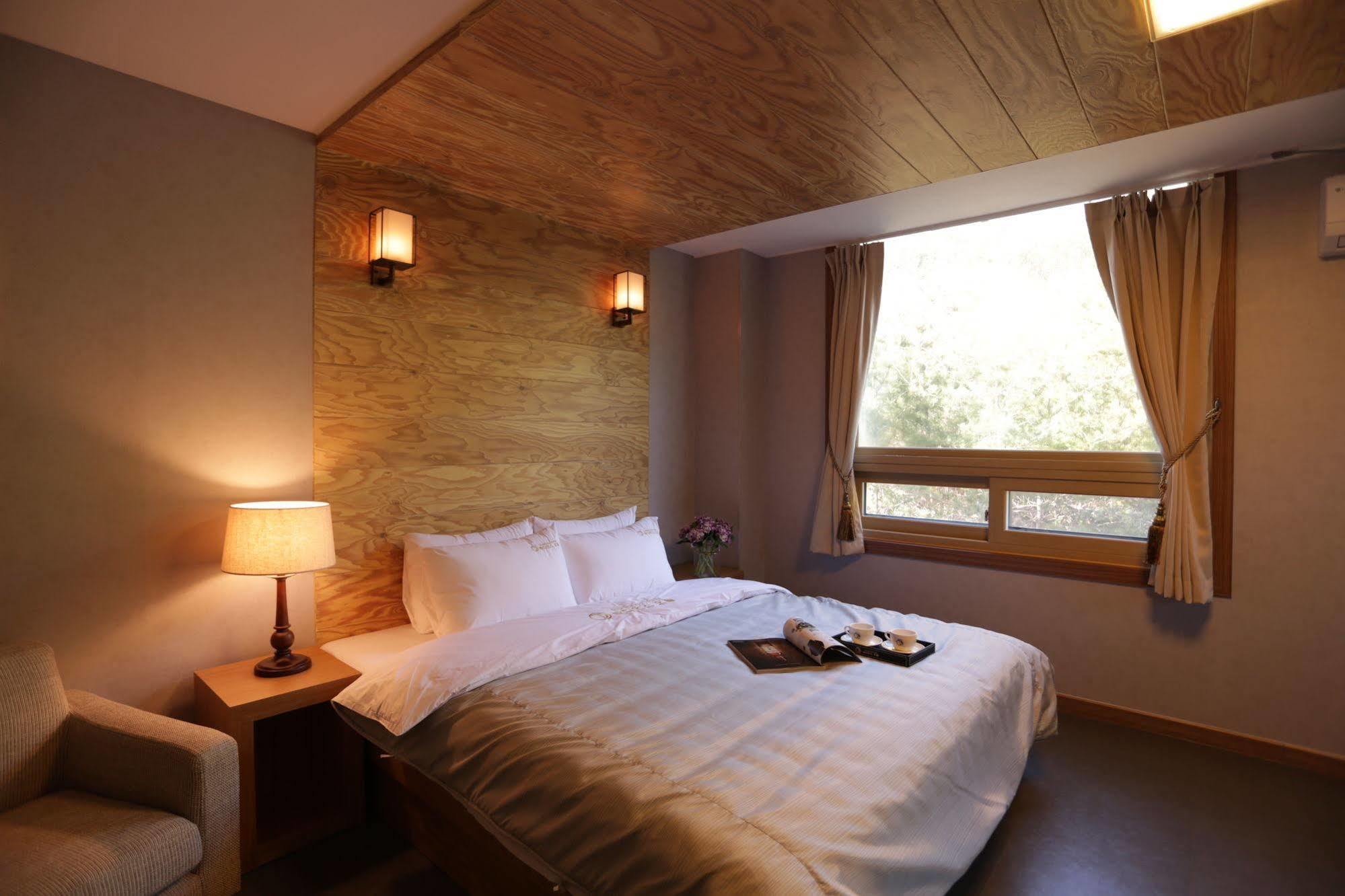 Radiance Tourist Hotel Geoje Exterior foto