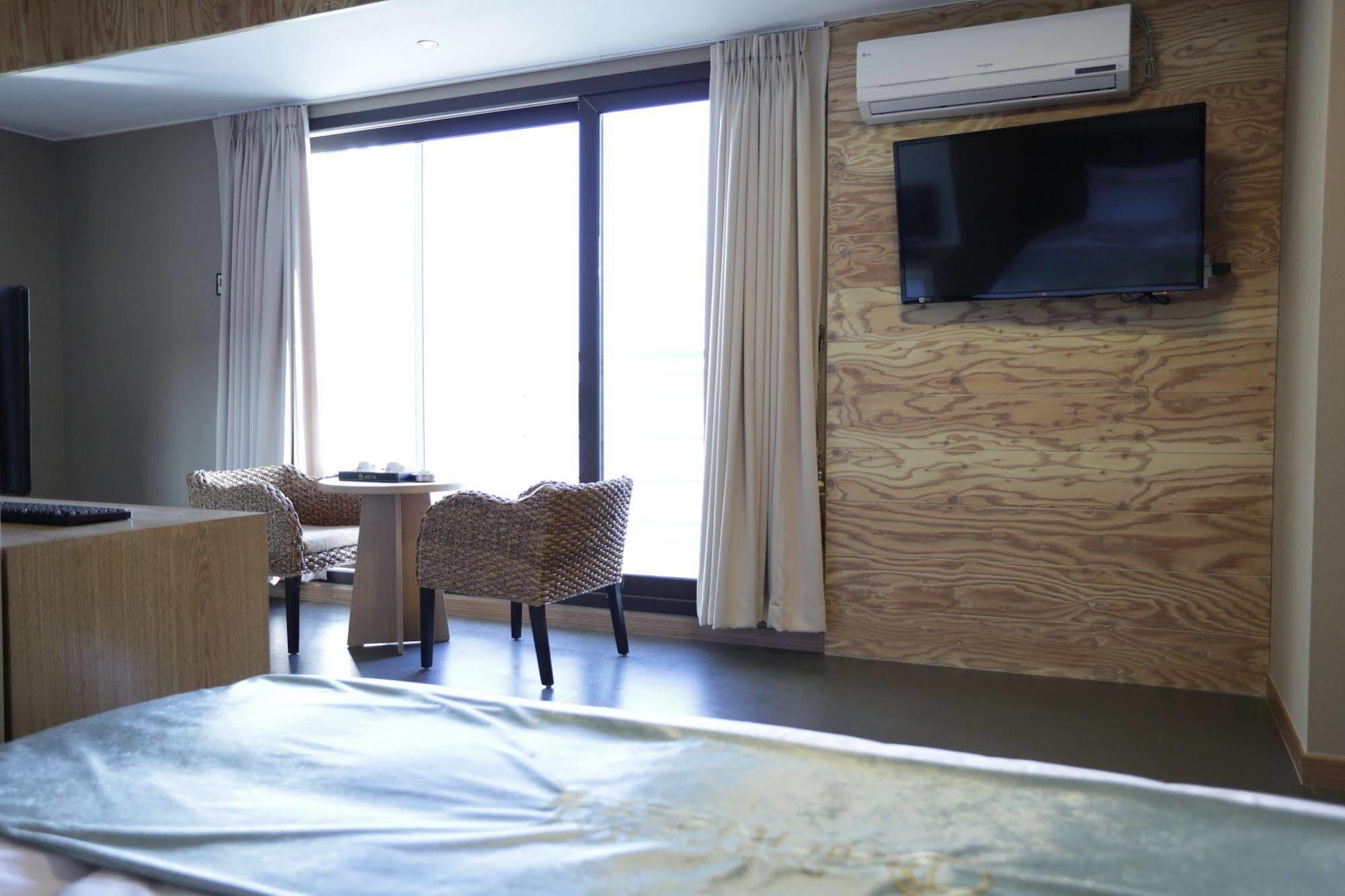 Radiance Tourist Hotel Geoje Exterior foto
