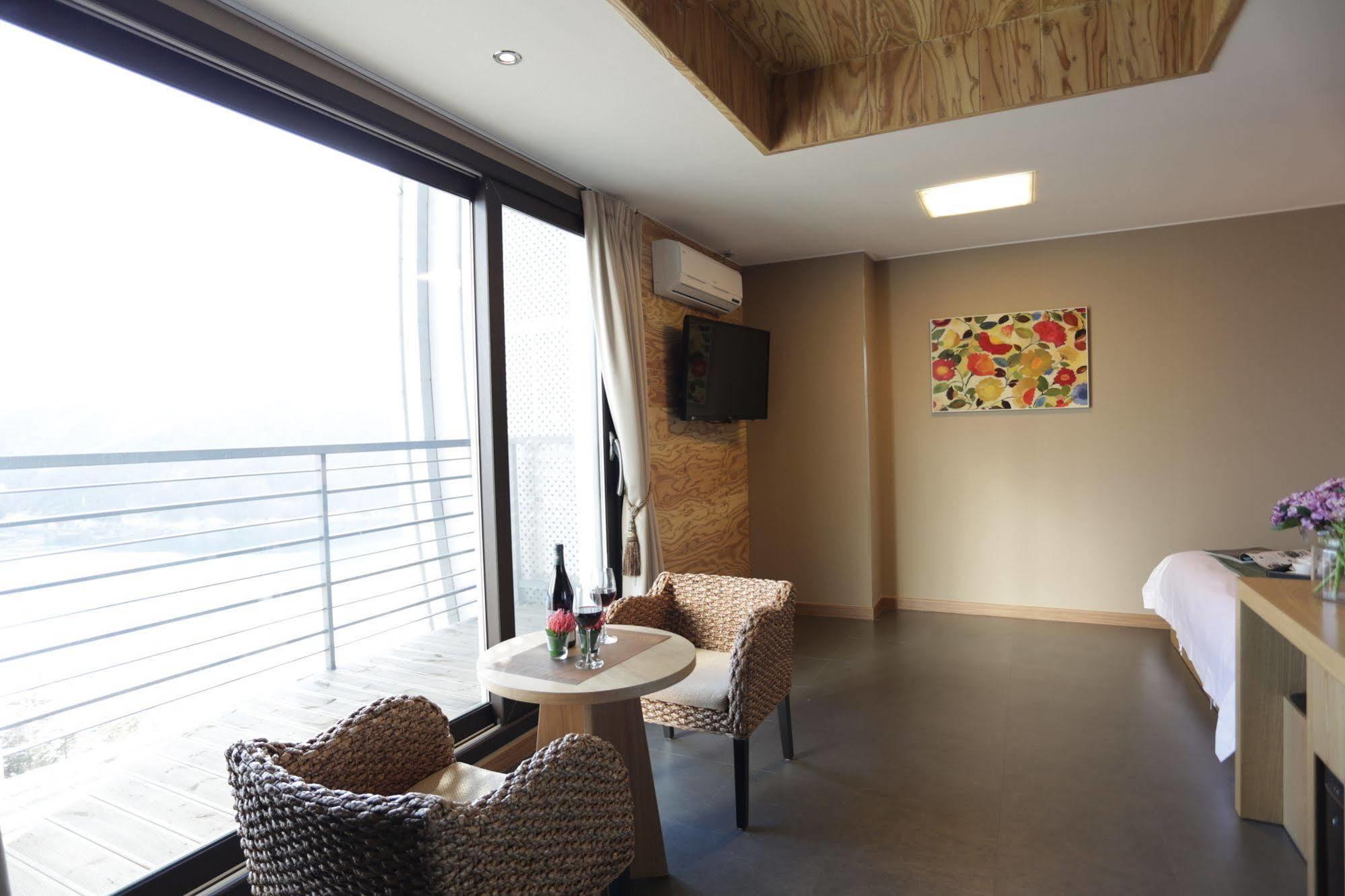 Radiance Tourist Hotel Geoje Exterior foto